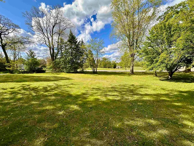 $500,000 | 2611 S Road, Burlington, WI 53105