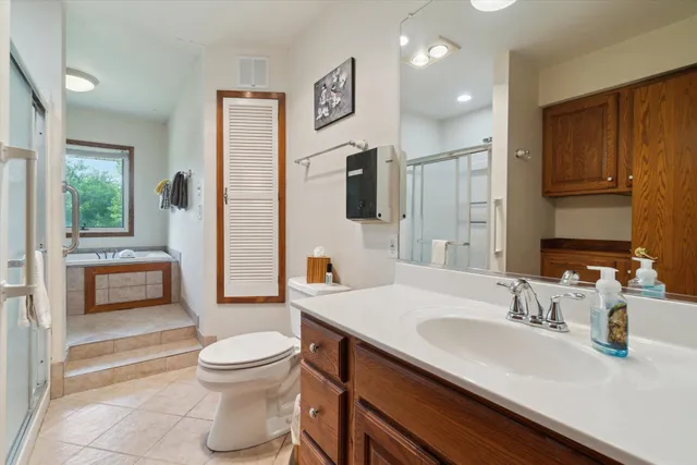 $500,000 | 2611 S Road, Burlington, WI 53105