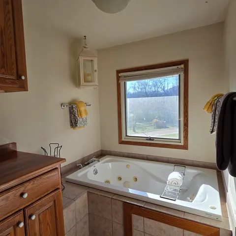 $500,000 | 2611 S Road, Burlington, WI 53105