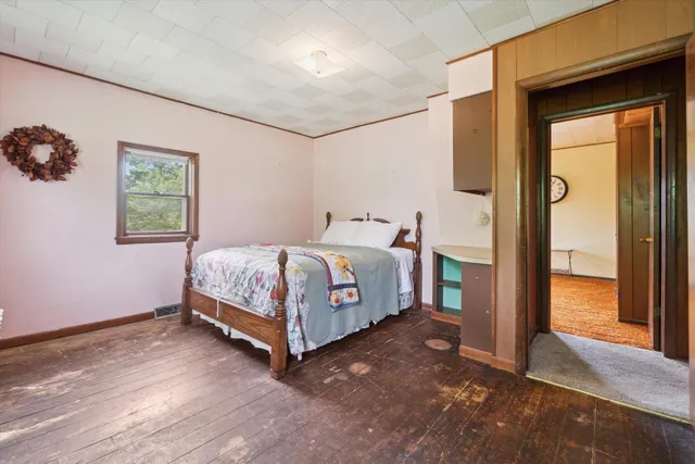 $500,000 | 2611 S Road, Burlington, WI 53105