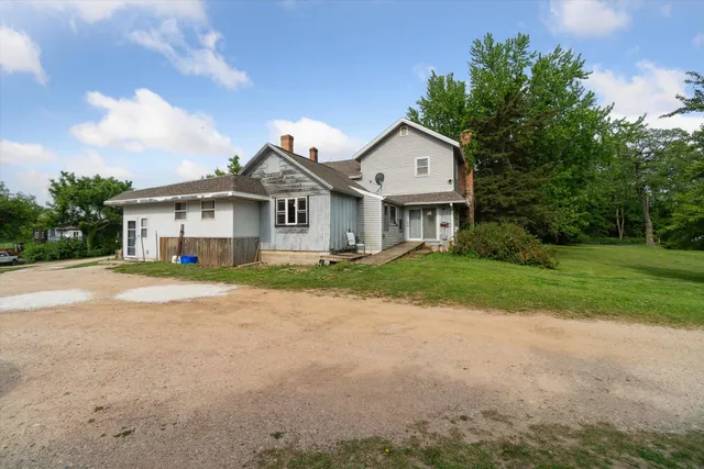 $500,000 | 2611 S Road, Burlington, WI 53105