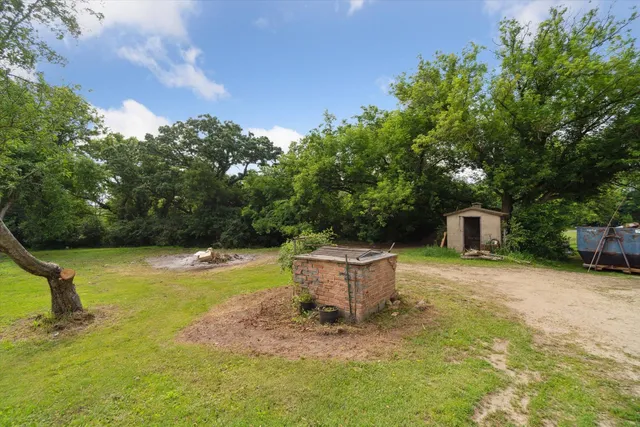 $500,000 | 2611 S Road, Burlington, WI 53105