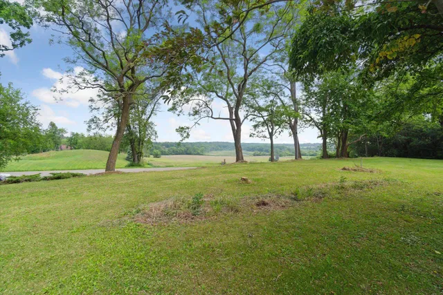 $500,000 | 2611 S Road, Burlington, WI 53105