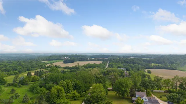 $500,000 | 2611 S Road, Burlington, WI 53105