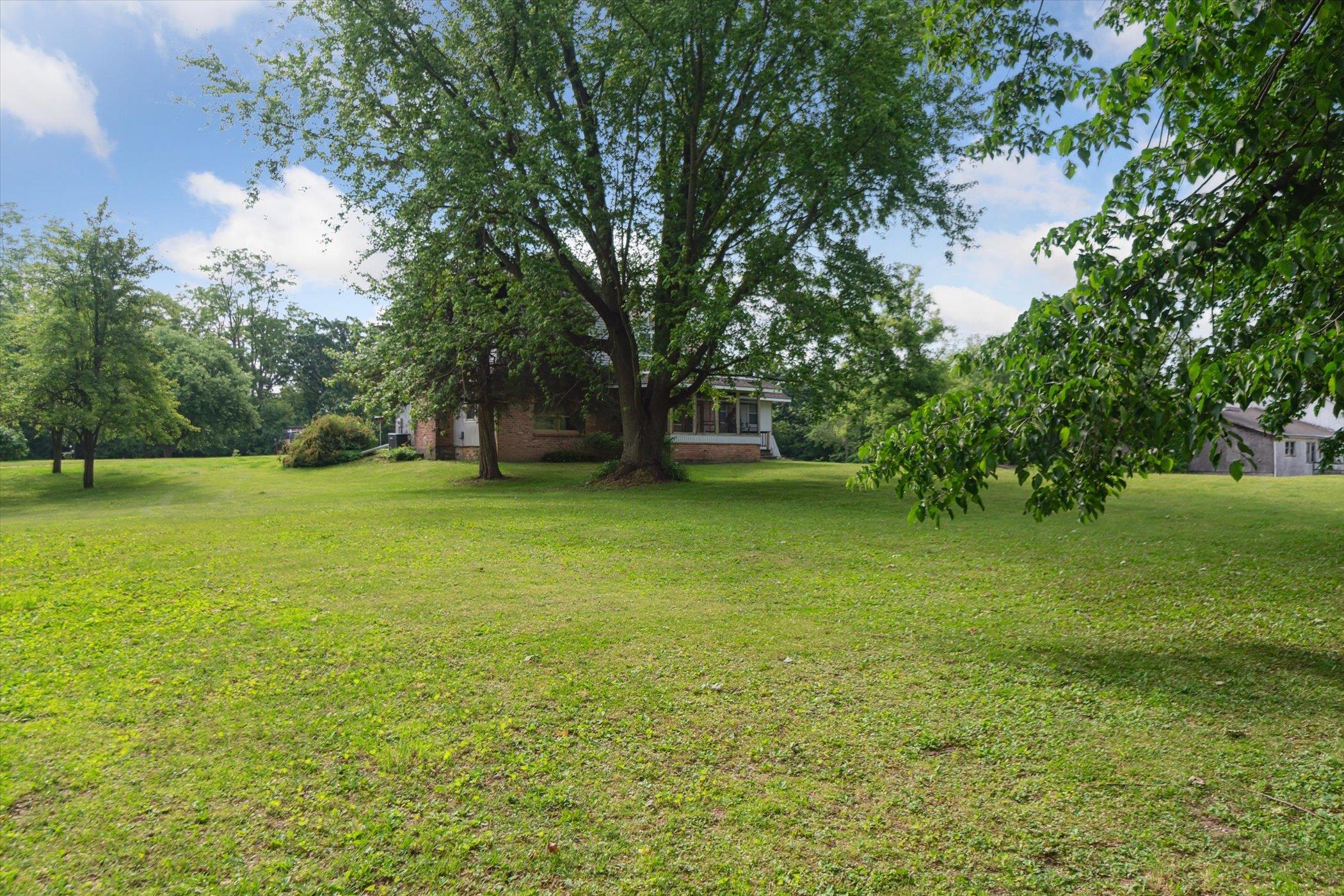 2611 S Road Burlington, WI 53105 - Photo 8 of 78