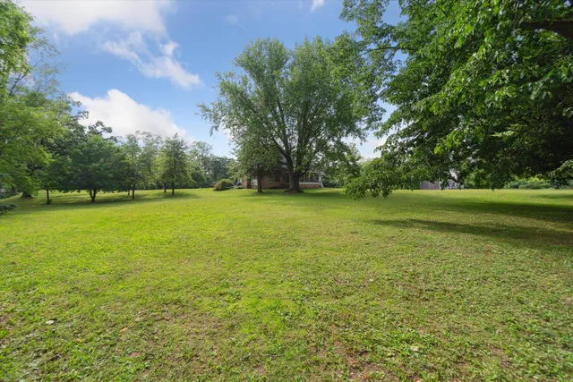 $500,000 | 2611 S Road, Burlington, WI 53105