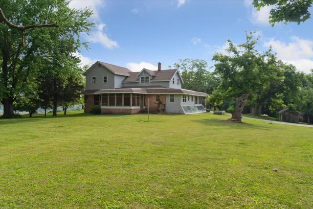 $500,000 | 2611 S Road, Burlington, WI 53105