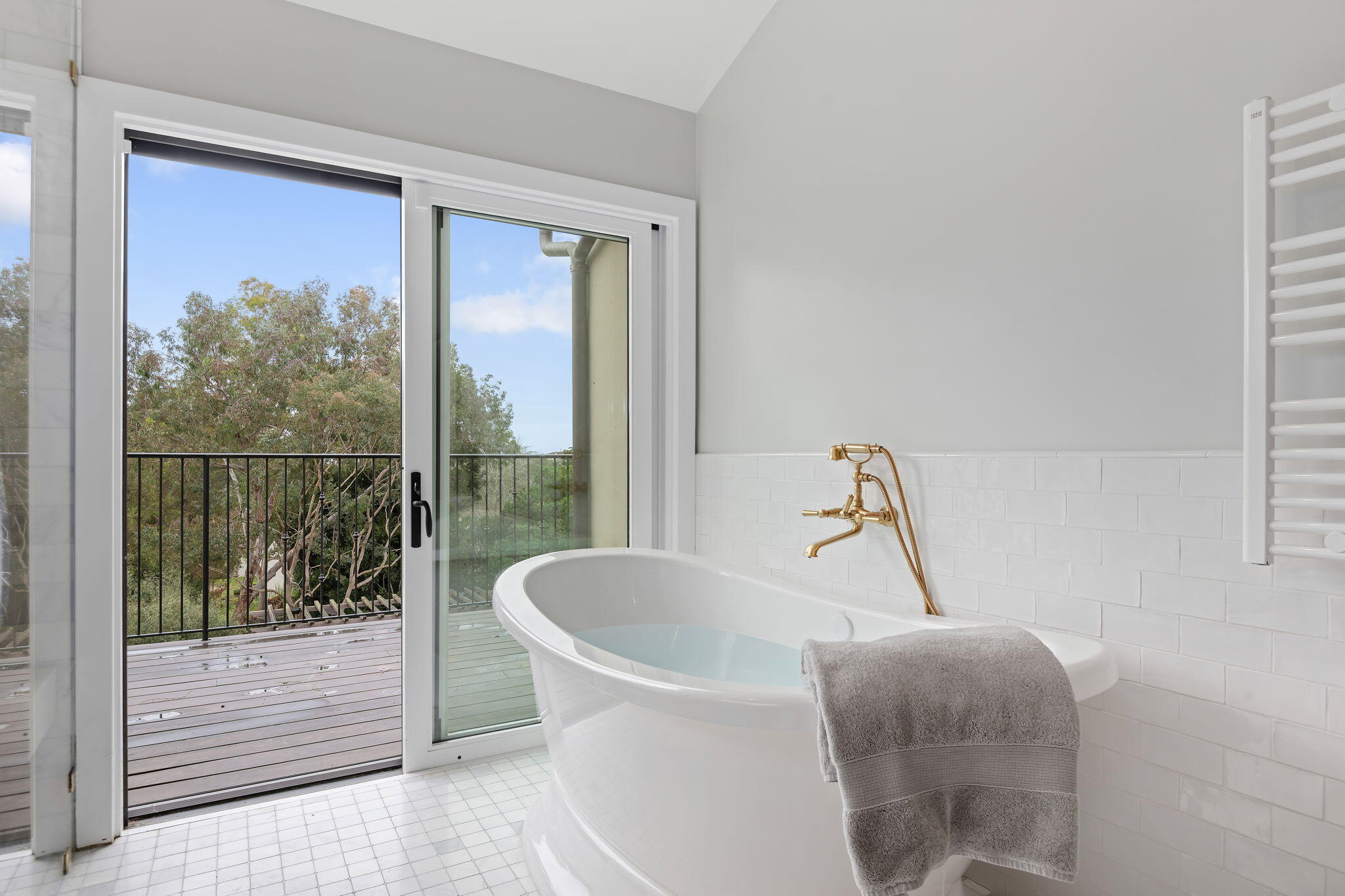 855 Miramonte Drive Santa Barbara, CA 93109 - Photo 29 of 73 34 - Primary Bathroom