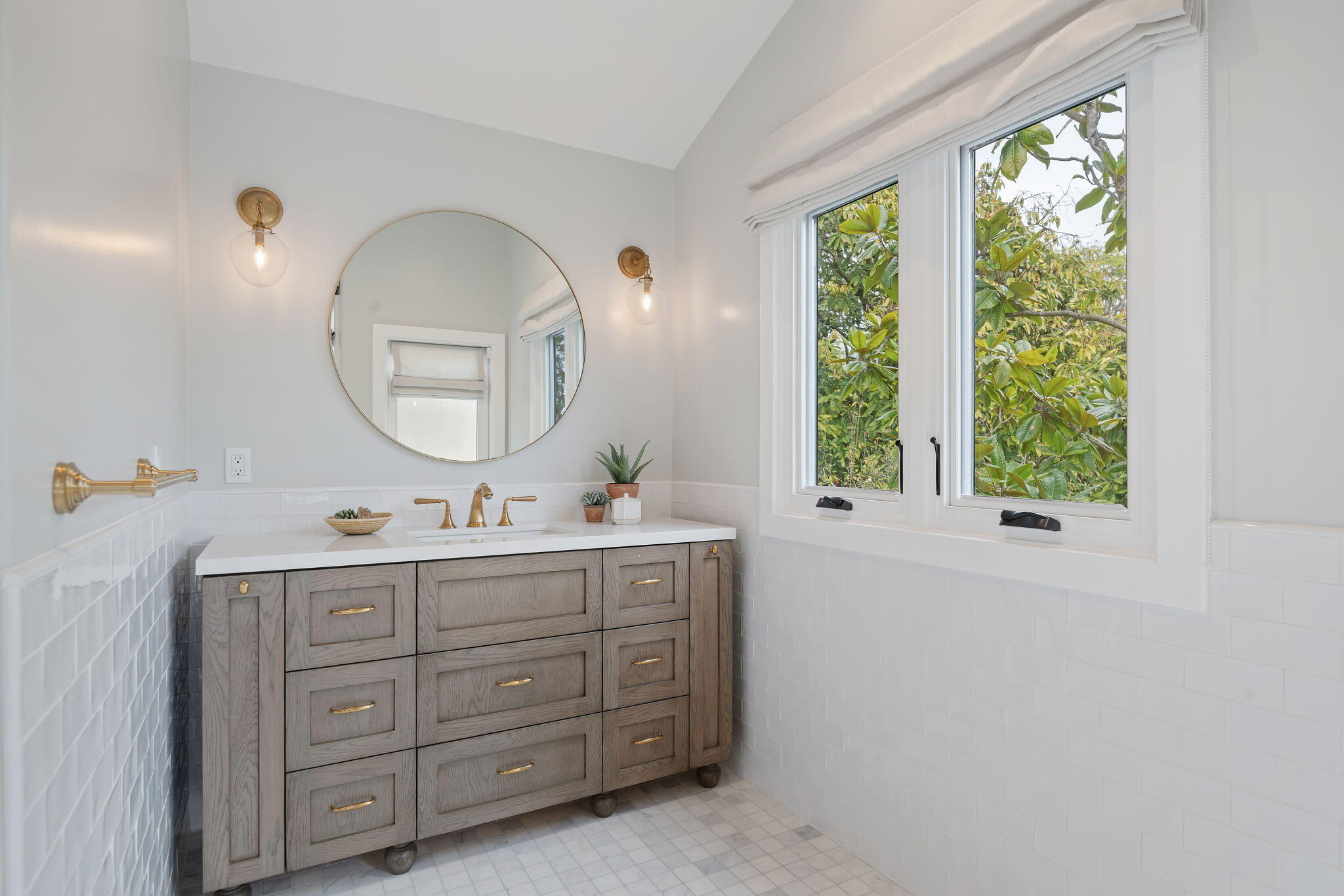 855 Miramonte Drive Santa Barbara, CA 93109 - Photo 59 of 73 39 - Bathroom 2