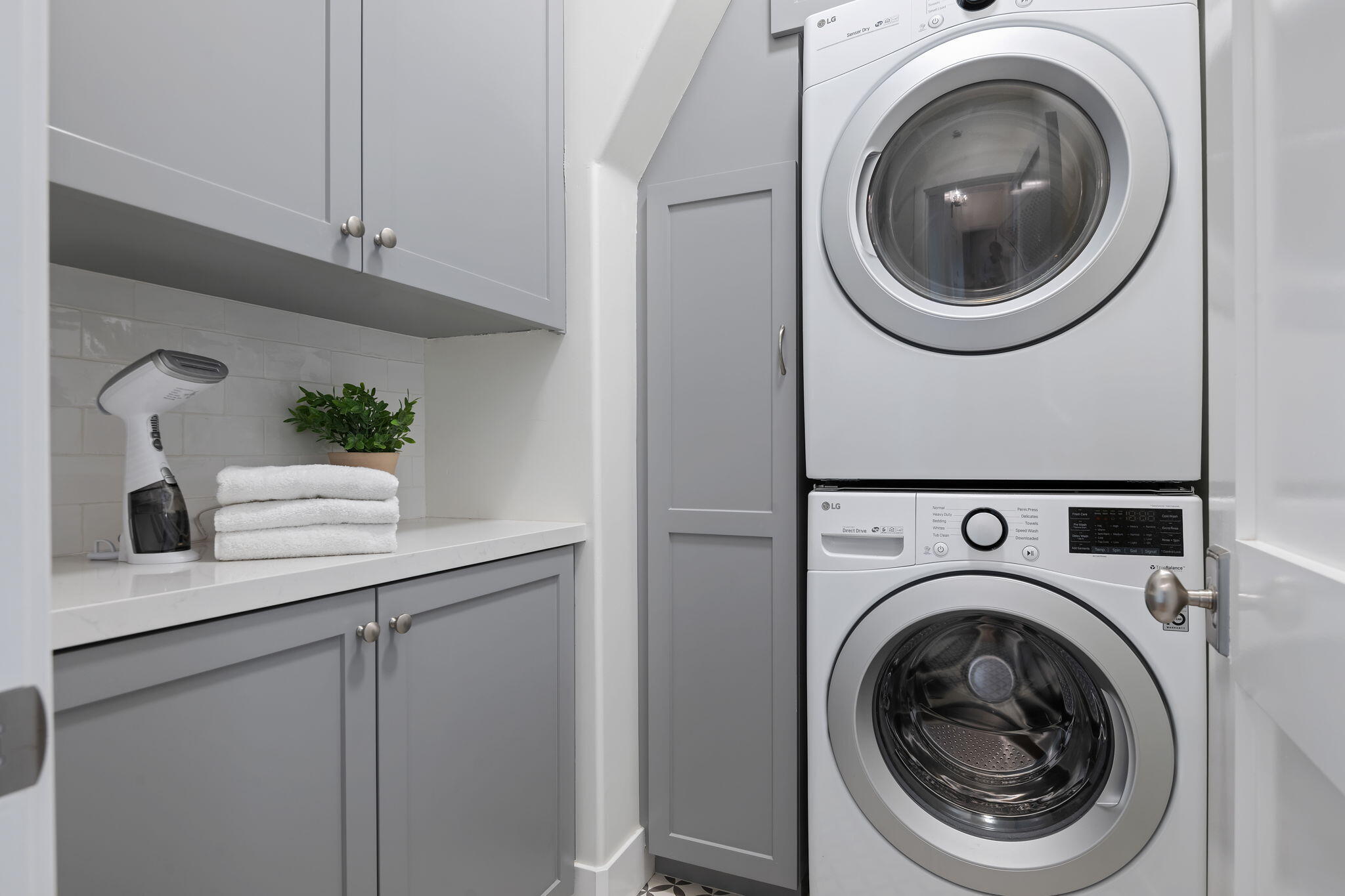 855 Miramonte Drive Santa Barbara, CA 93109 - Photo 61 of 73 42 - Laundry