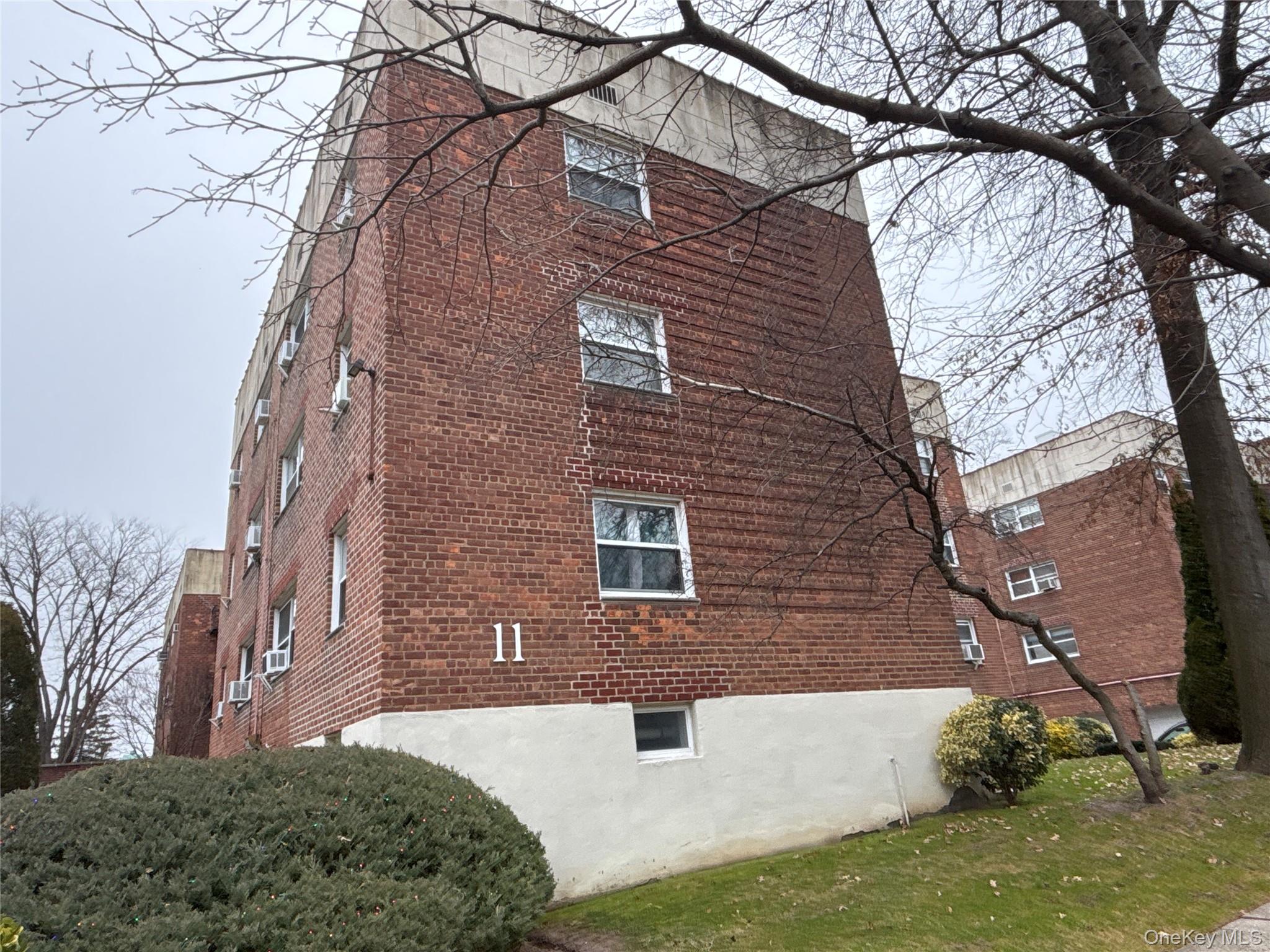 11 Schenck Avenue, Unit 2D Great Neck, NY 11021 - Photo 1 of 12