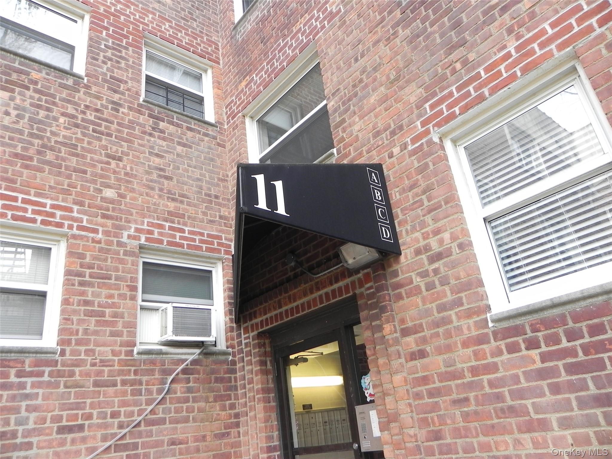 11 Schenck Avenue, Unit 2D Great Neck, NY 11021 - Photo 2 of 12