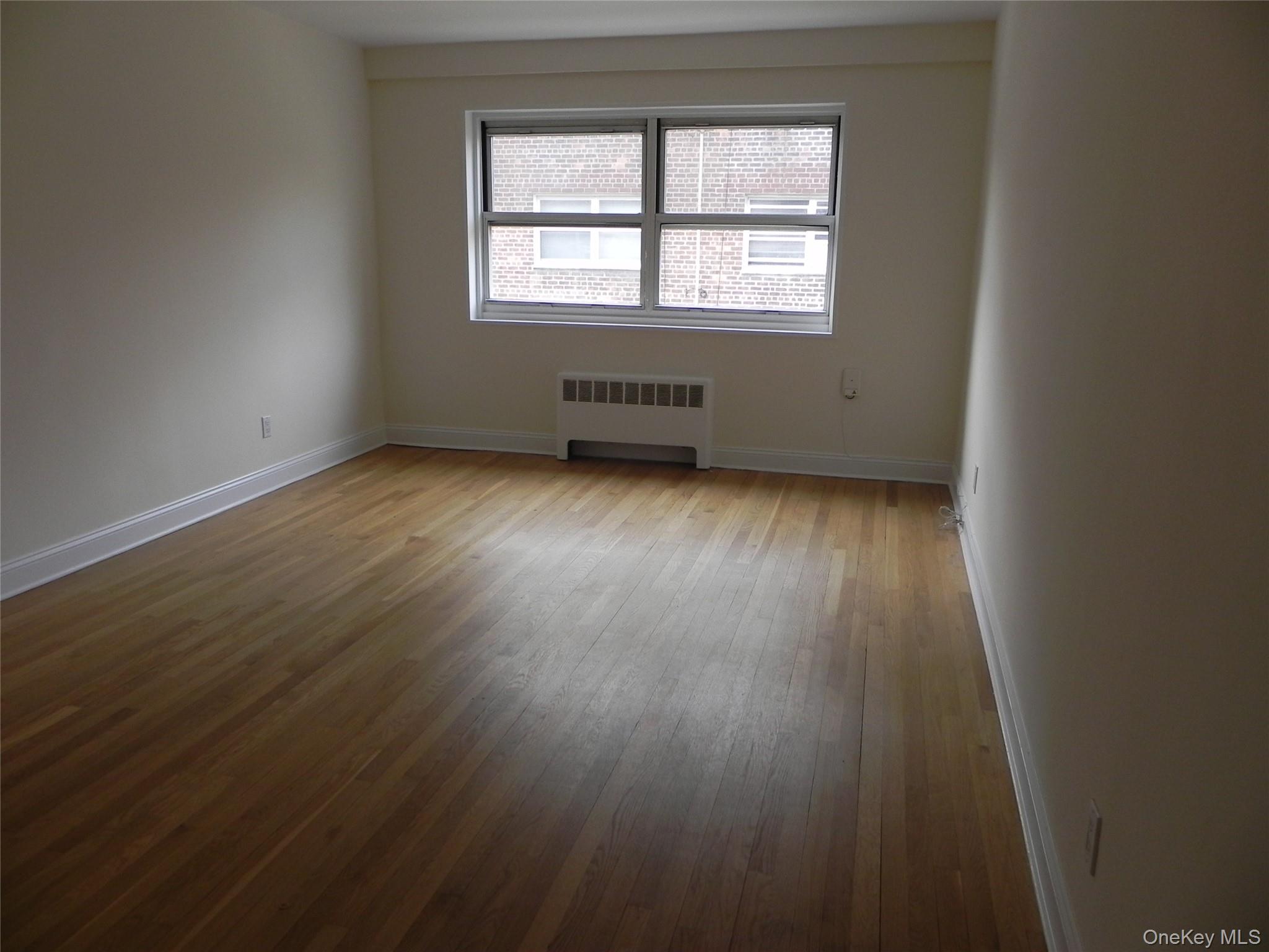 11 Schenck Avenue, Unit 2D Great Neck, NY 11021 - Photo 4 of 12