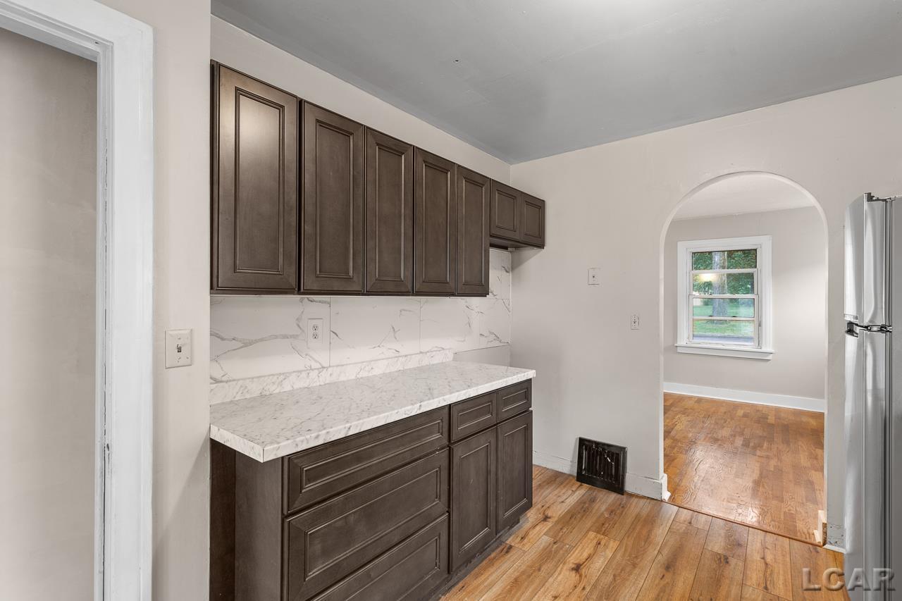 809 North Clinton Street Adrian, MI 49221 - Photo 18 of 28 50151110-c050996d-2769-43dc-84c9-5488c80e76d4.JPG