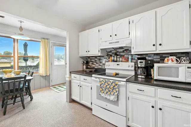 $350,000 | 715 East 680th Street South, Wolcottville, IN 46795