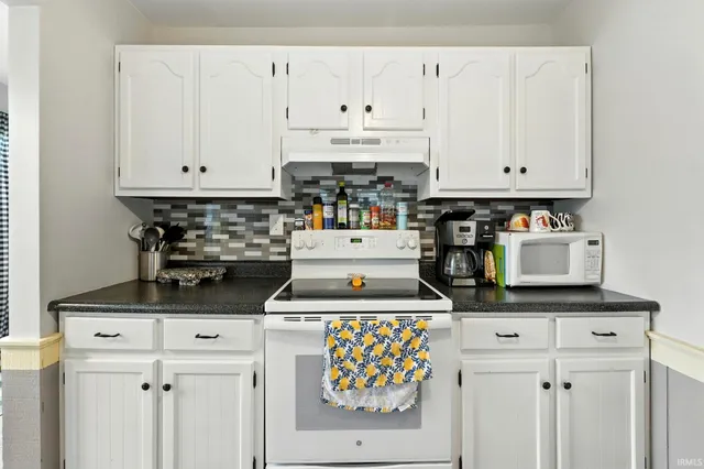 $350,000 | 715 East 680th Street South, Wolcottville, IN 46795