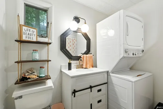 $350,000 | 715 East 680th Street South, Wolcottville, IN 46795