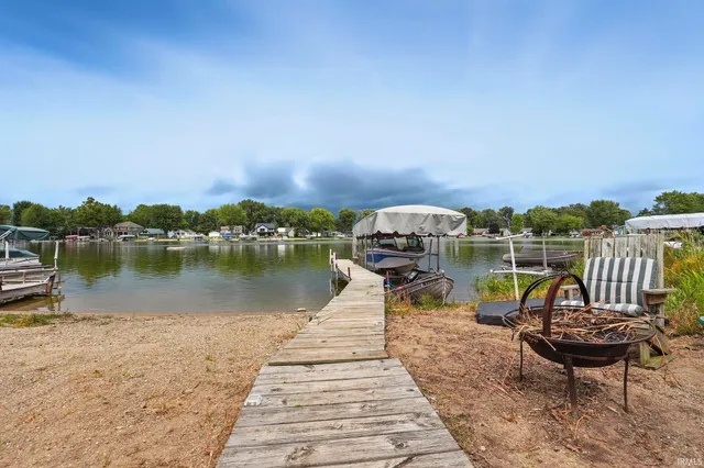 $350,000 | 715 East 680th Street South, Wolcottville, IN 46795