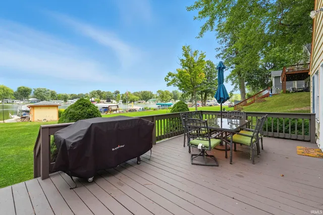 $350,000 | 715 East 680th Street South, Wolcottville, IN 46795