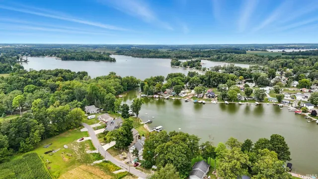 $350,000 | 715 East 680th Street South, Wolcottville, IN 46795