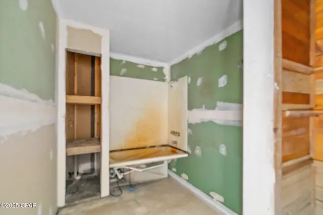 $59,999 | 2280 Bear Hewett Landing Road, Caryville, FL 32425