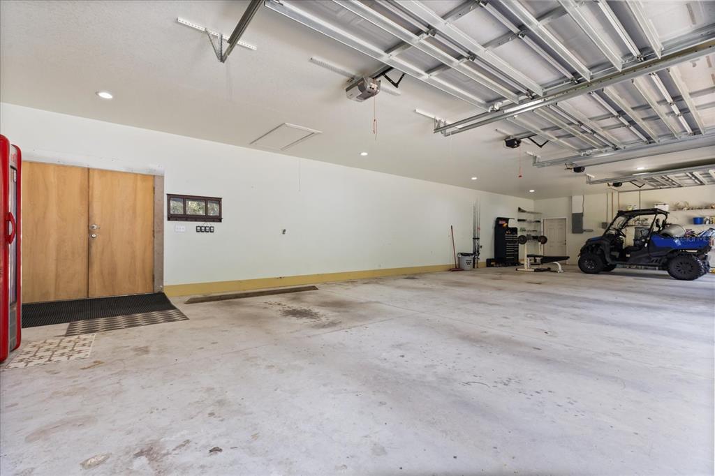 3865 Rabbit Run Road Wauchula, FL 33873 - Photo 28 of 43 a view of garage