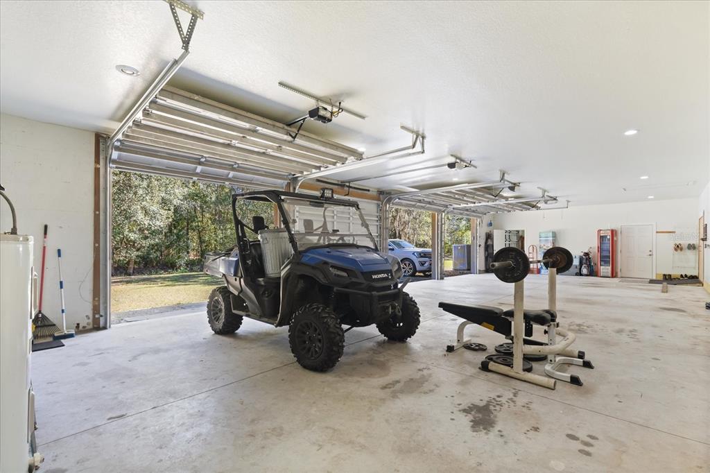 3865 Rabbit Run Road Wauchula, FL 33873 - Photo 30 of 43 a view of a garage with a tv