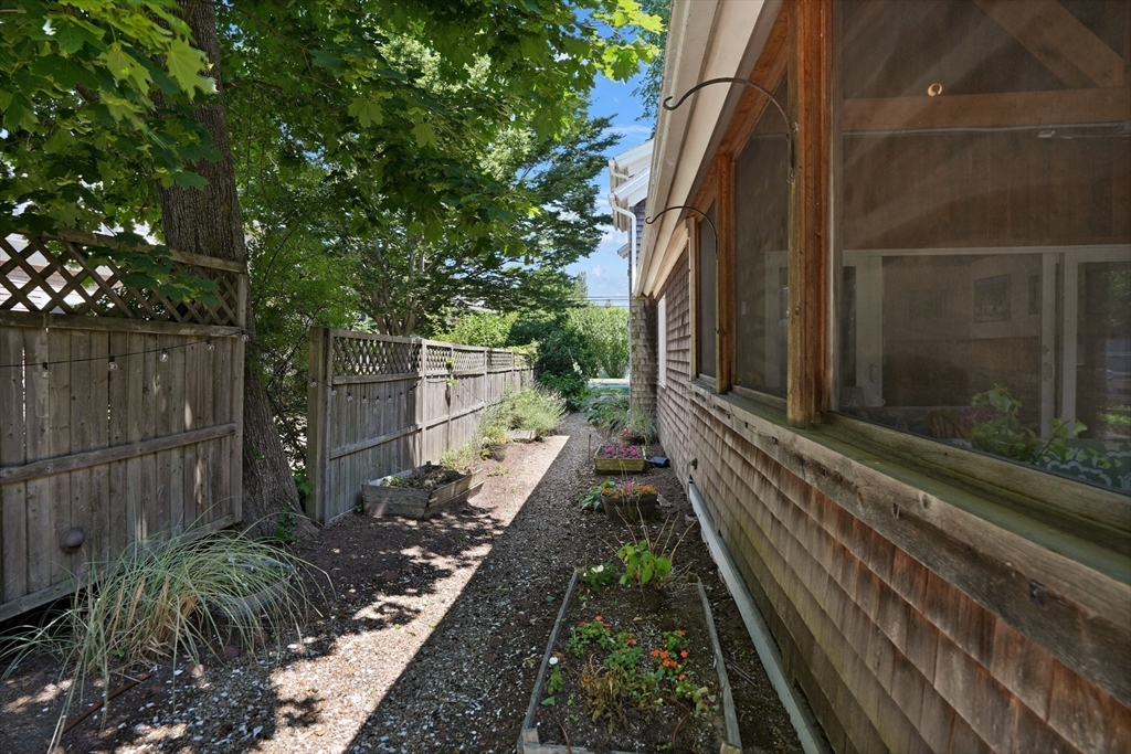 218 Upper Main Street Edgartown, MA 02539 - Photo 15 of 20