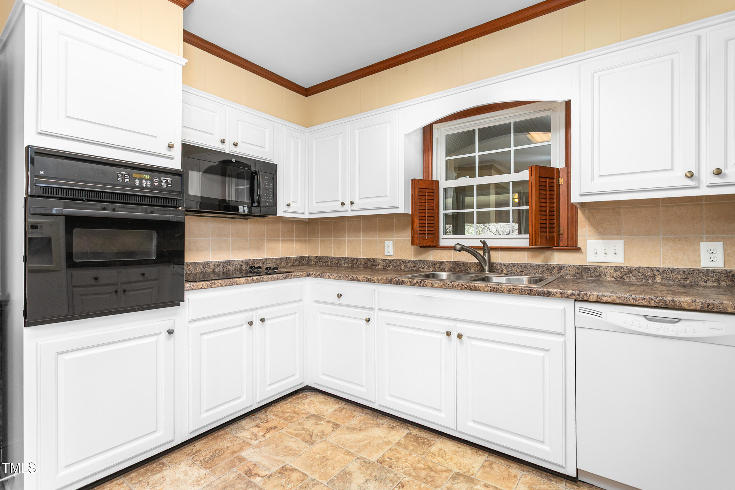 2103 Huntington Road Burlington, NC 27215 - Photo 13 of 36 2103 Huntington Road-12