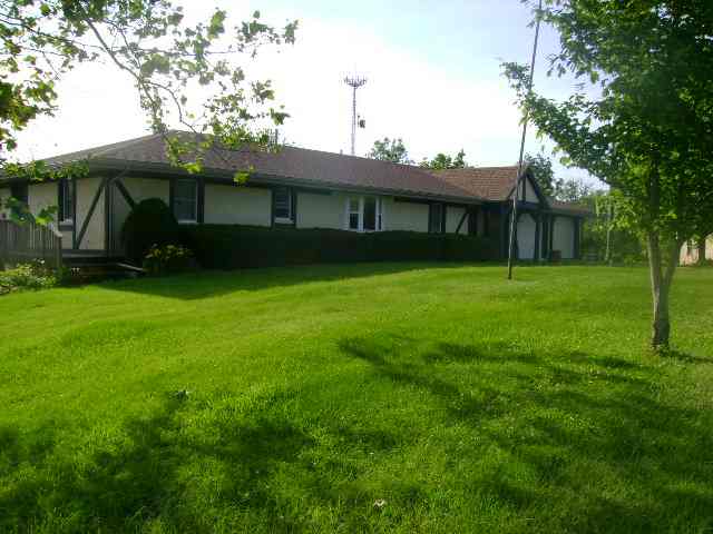 16107 Red Shale Hill Road Pekin, IL 61554 - Photo 1 of 9