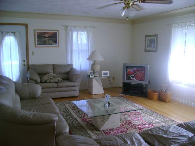 16107 Red Shale Hill Road Pekin, IL 61554 - Photo 5 of 9