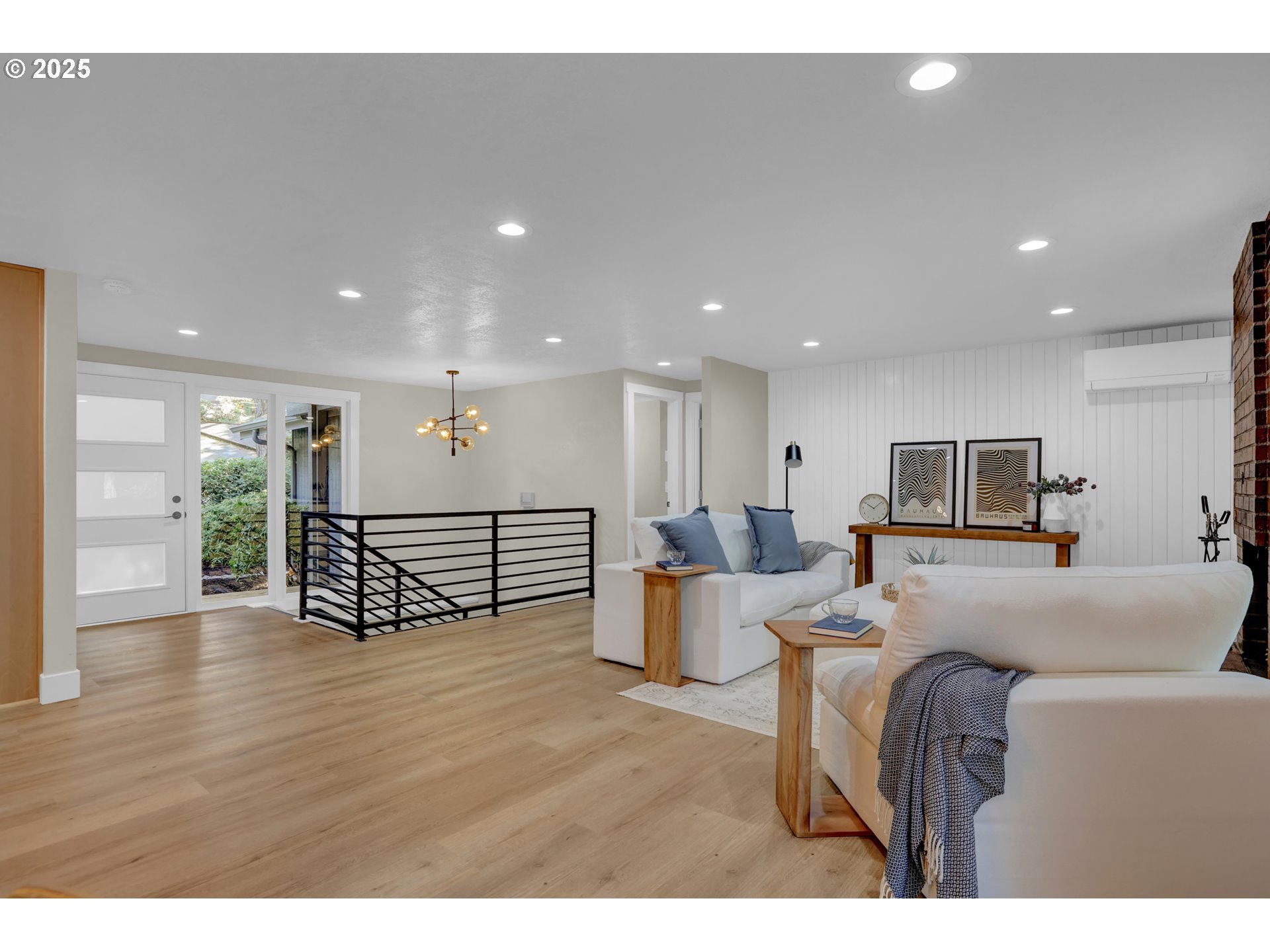 315 Brookside Drive Eugene, OR 97405 - Photo 4 of 46 a living room with furniture