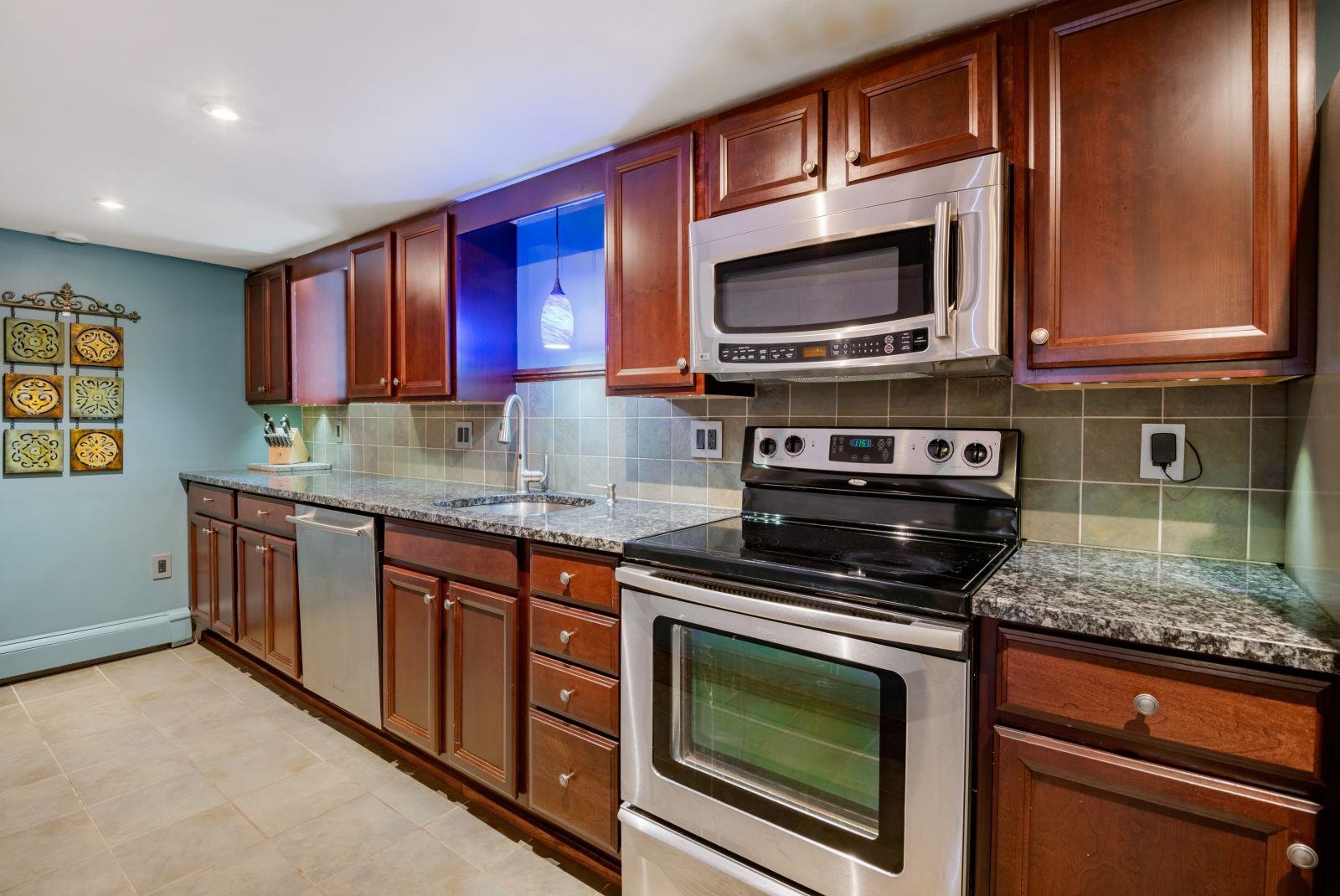 80 Pond Street, Unit 1 Salem, NH 03079 - Photo 5 of 51