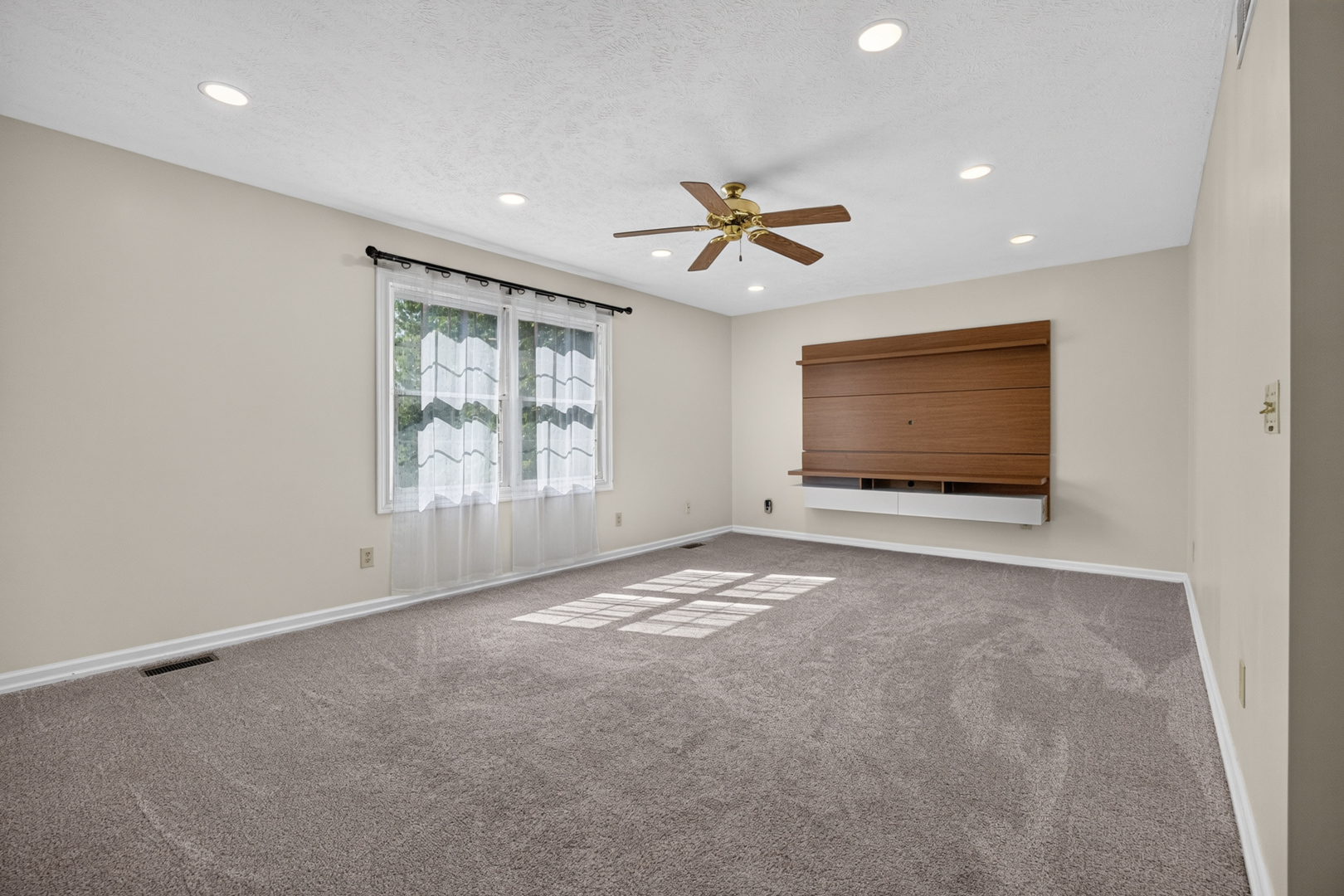 8 Rounds Road Bloomington, IL 61704 - Photo 6 of 46