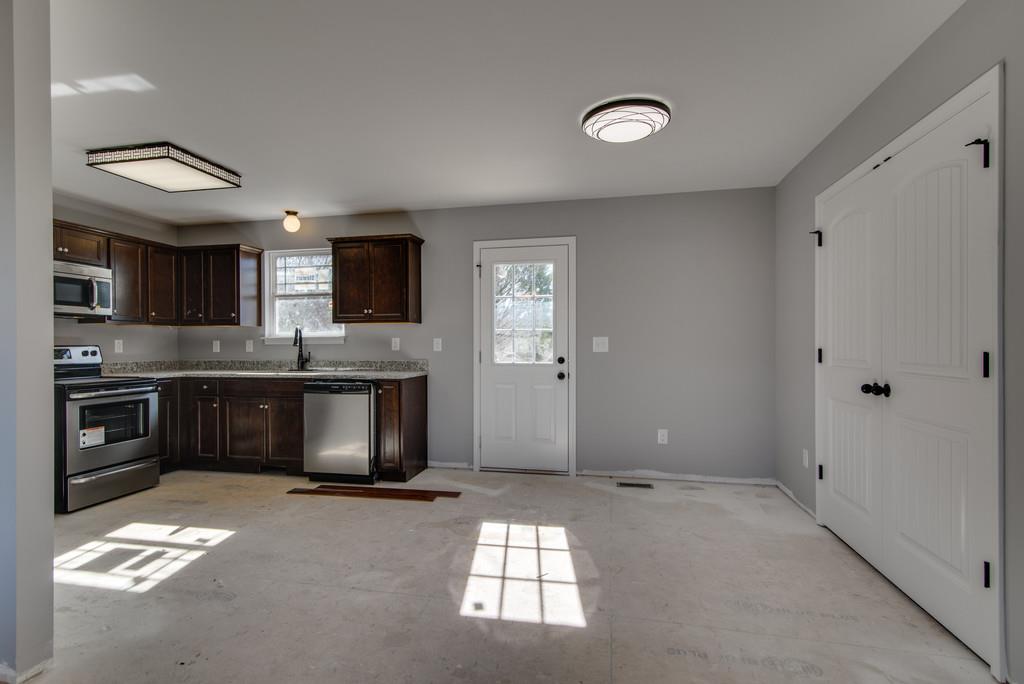 992 Hooper Road Charlotte, TN 37036 - Photo 18 of 24 Gallery Image 18