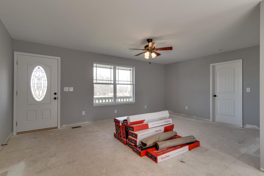 992 Hooper Road Charlotte, TN 37036 - Photo 3 of 24 Gallery Image 3