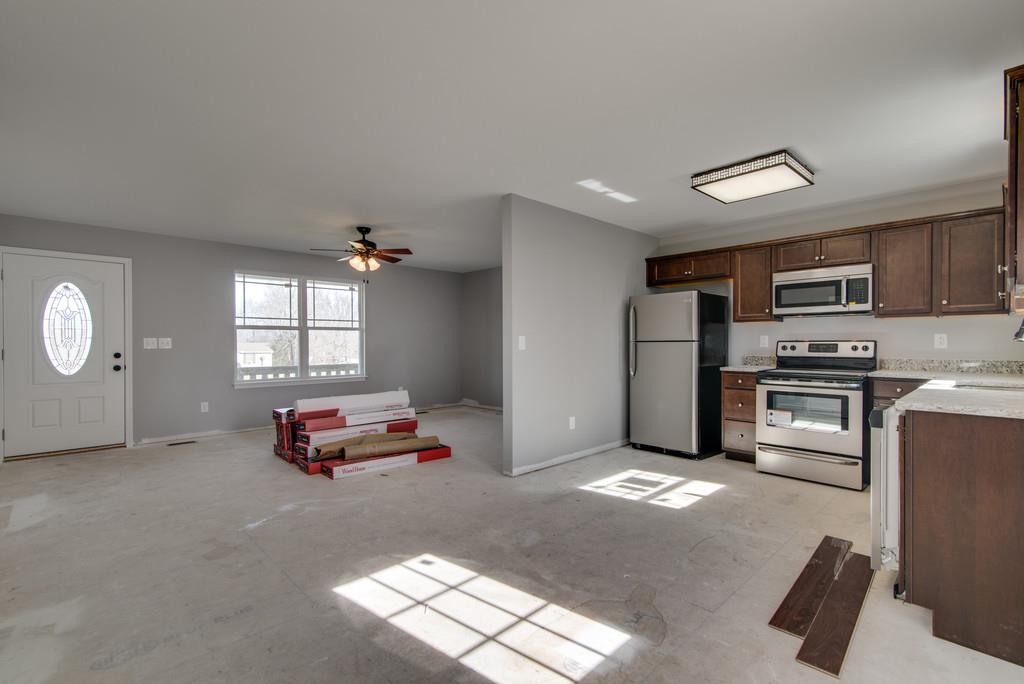 992 Hooper Road Charlotte, TN 37036 - Photo 4 of 24 Gallery Image 4