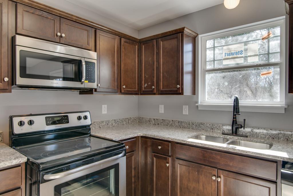 992 Hooper Road Charlotte, TN 37036 - Photo 6 of 24 Gallery Image 6