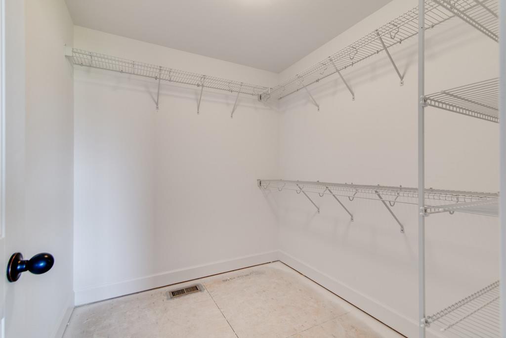 992 Hooper Road Charlotte, TN 37036 - Photo 9 of 24 Gallery Image 9