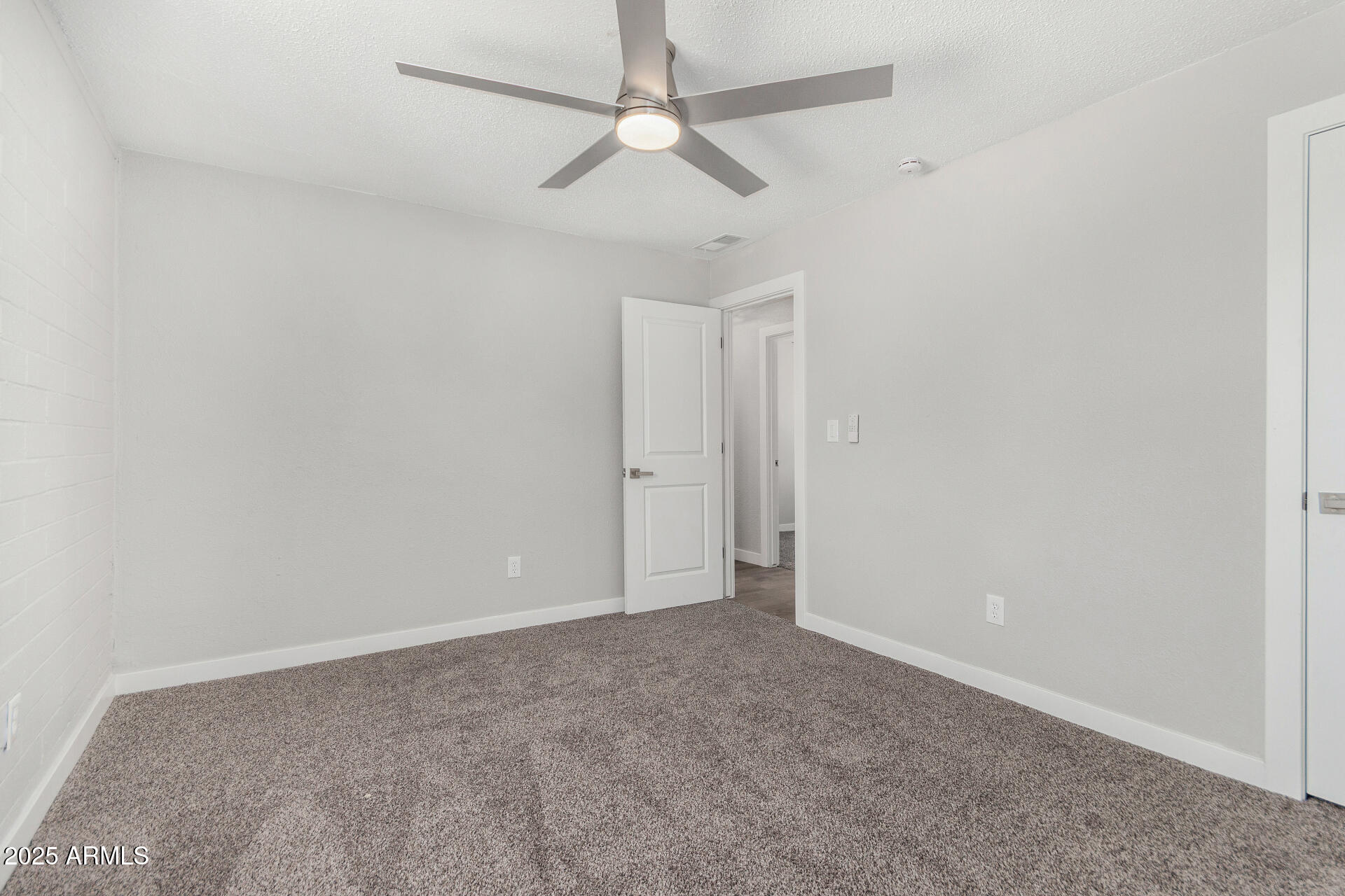 3933 West Nancy Lane Phoenix, AZ 85041 - Photo 18 of 33 26 - Nancy