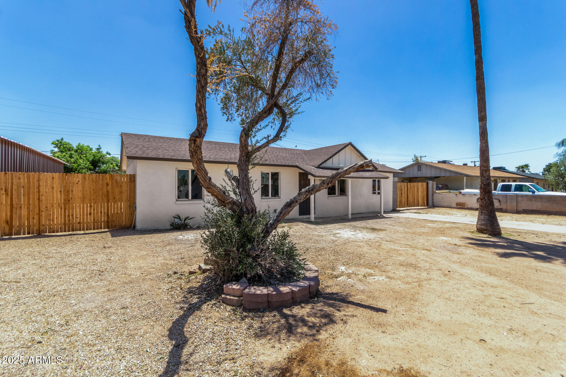 3933 West Nancy Lane Phoenix, AZ 85041 - Photo 3 of 33 03 - Nancy