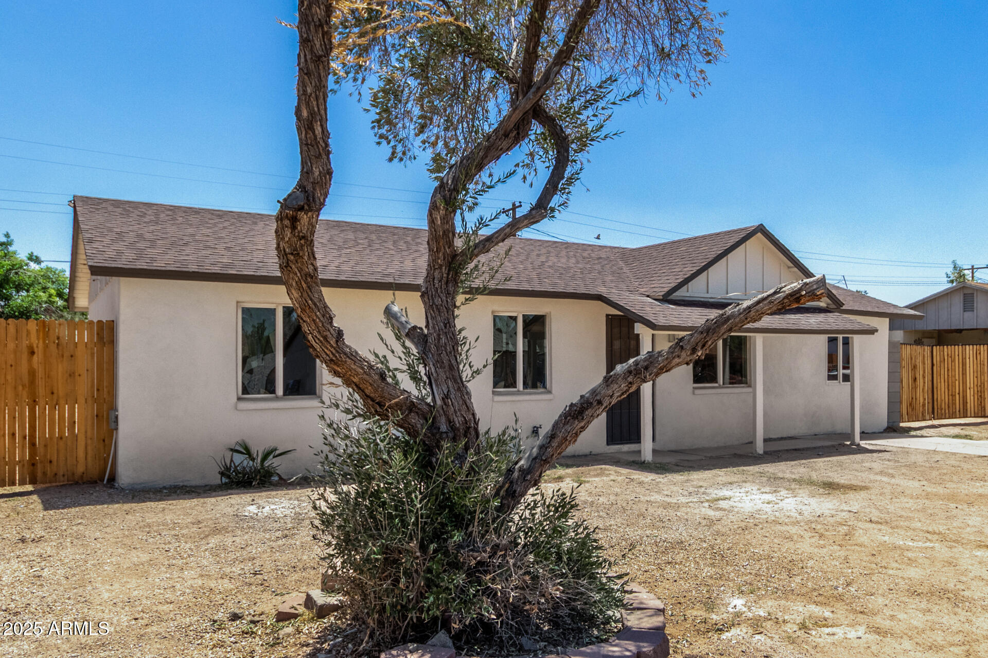 3933 West Nancy Lane Phoenix, AZ 85041 - Photo 4 of 33 04 - Nancy