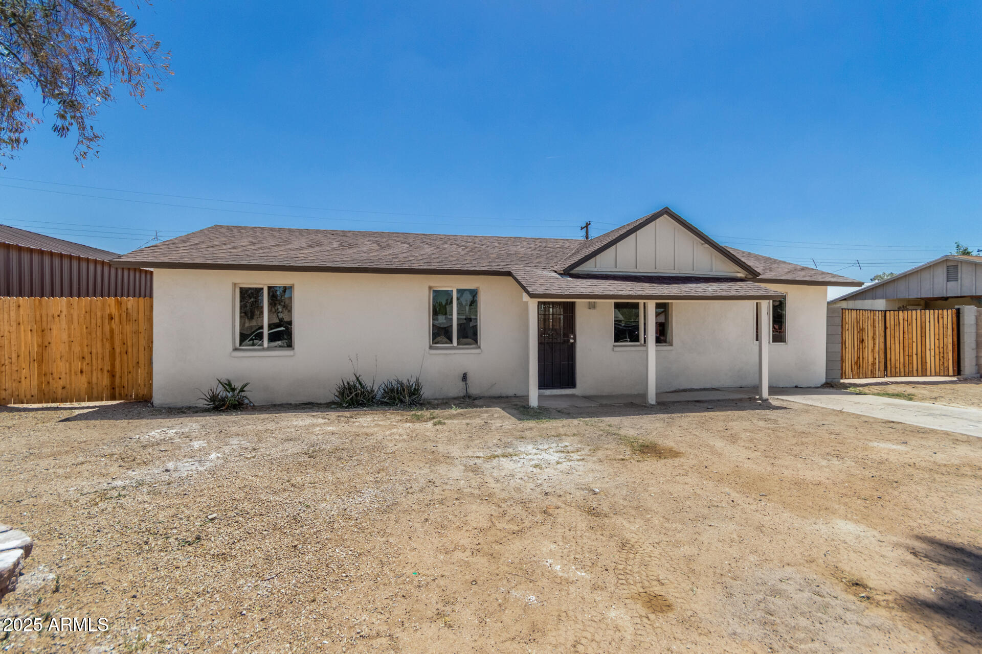 3933 West Nancy Lane Phoenix, AZ 85041 - Photo 5 of 33 05 - Nancy