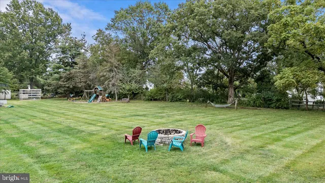 an aerial view of house with yard and mountain view