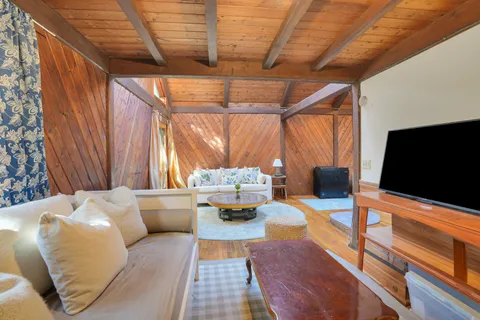 $950,000 | 25 Vineyard Meadow Farms Road, West Tisbury, MA 02568