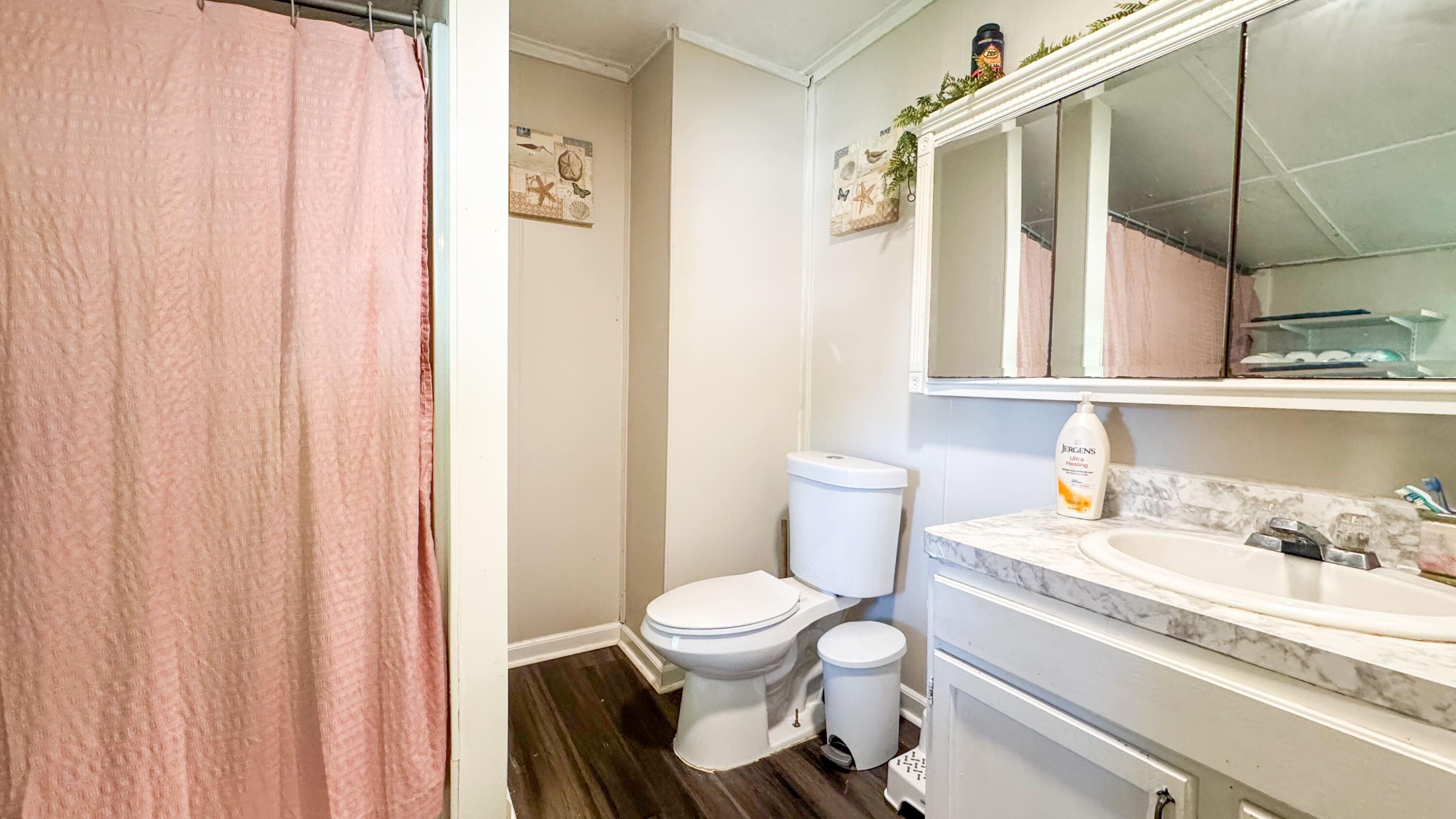 1332 South Memorial Drive Racine, WI 53403 - Photo 15 of 22 Full Bathroom