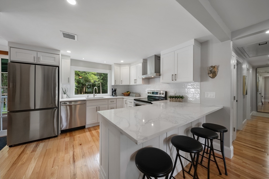 292 Andover Road Billerica, MA 01821 - Photo 3 of 38