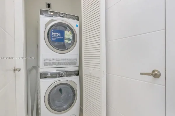 a close up view of a washer and dryer