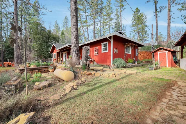 a view of a backyard with sitting area and garden