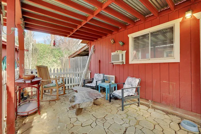 a view of a dinning table and chairs in the patio